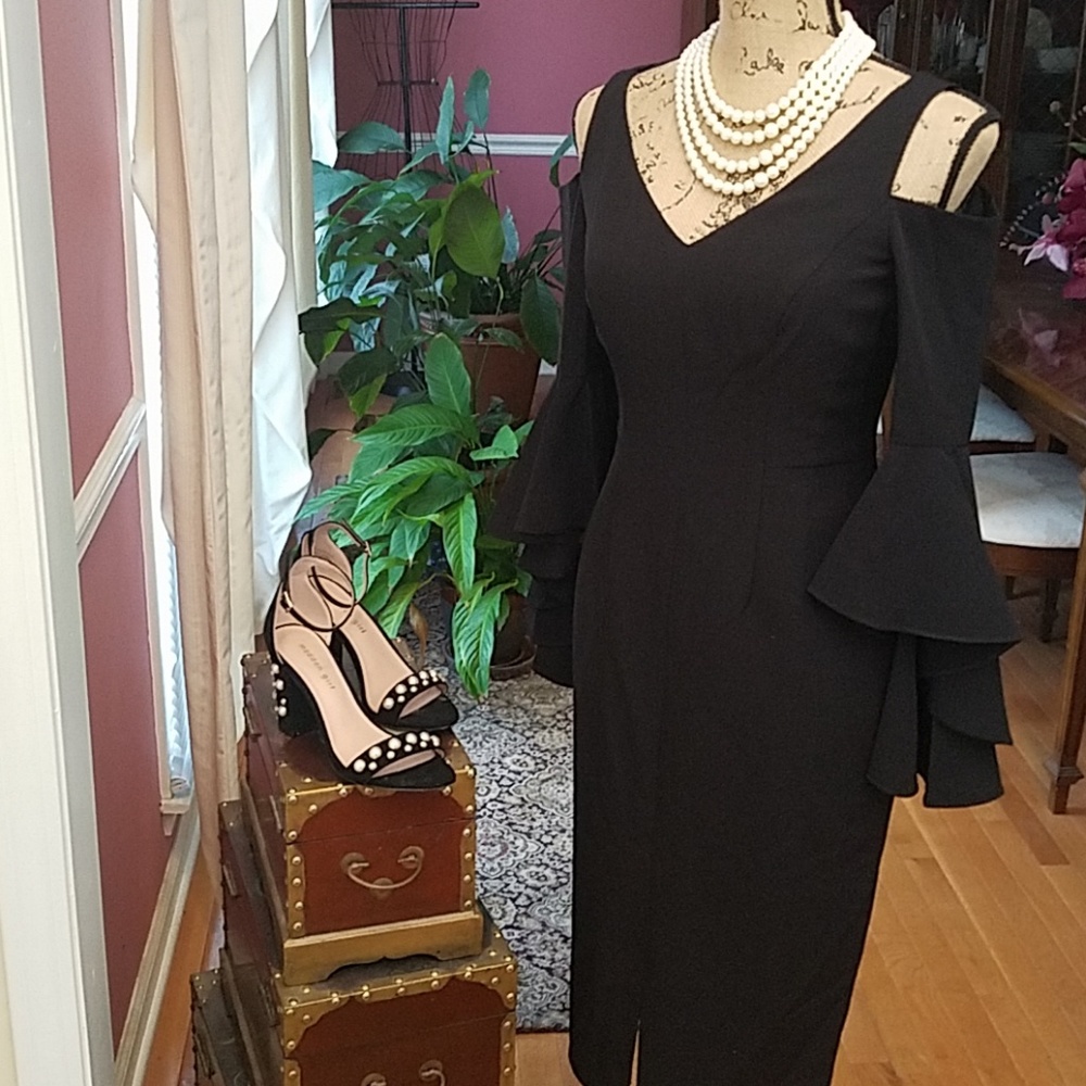 MAGGY LONDON  LBD COLD SHOULDER